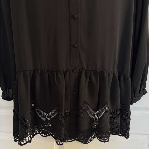 Vince Camuto tiered lace bottom silk tunic top - Picture 6 of 6